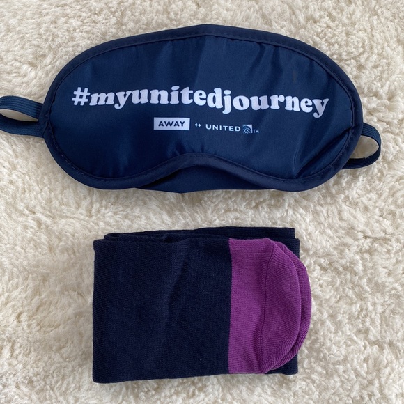 ❤️ Away Travel x United Global Travel Kit New - Picture 3 of 5